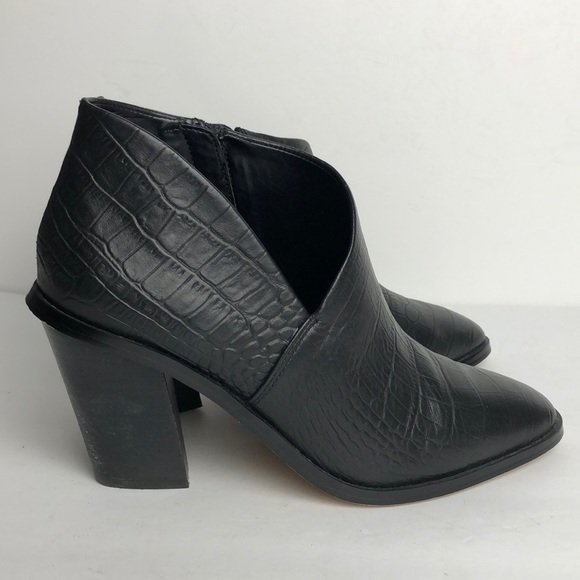Vince Camuto Jorgetta Croc Embossed Ankle Boots 8 - Picture 5 of 10